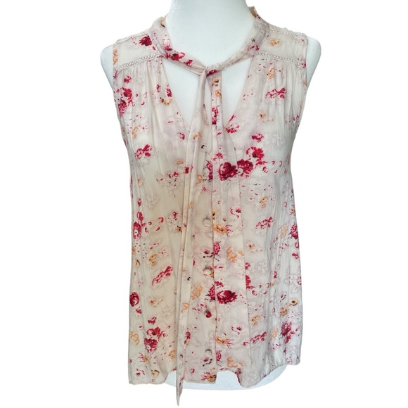 FREE PEOPLE SLEEVELESS FLORAL TOP. Lightweight. Mandarin collar with sashes. XS - Picture 10 of 13